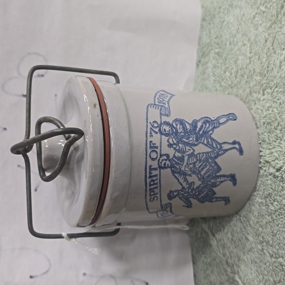 1976 Gray Spirit of America Pottery Crock Vintage Excellent! - Picture 1 of 7